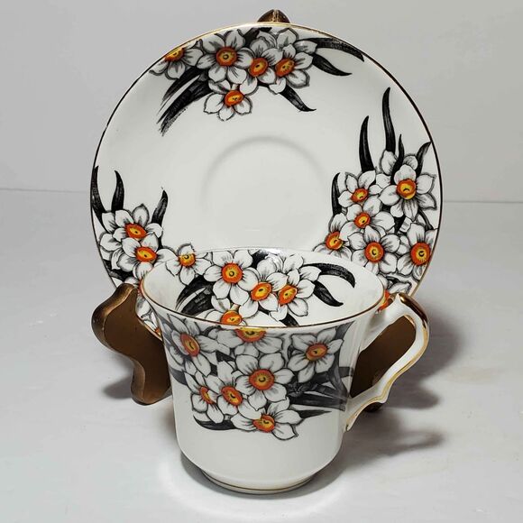 Victoria C&E Teacup and Saucer Narcissus White Flowers Vintage - Picture 4 of 10